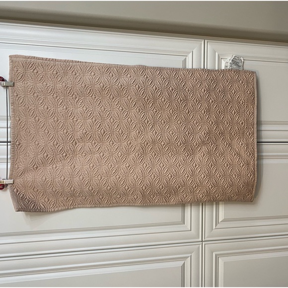 EUC KING SIZE PILLOW SHAMS WITH A ROSE COLOUR. QUILTED STITCHING - Picture 8 of 11